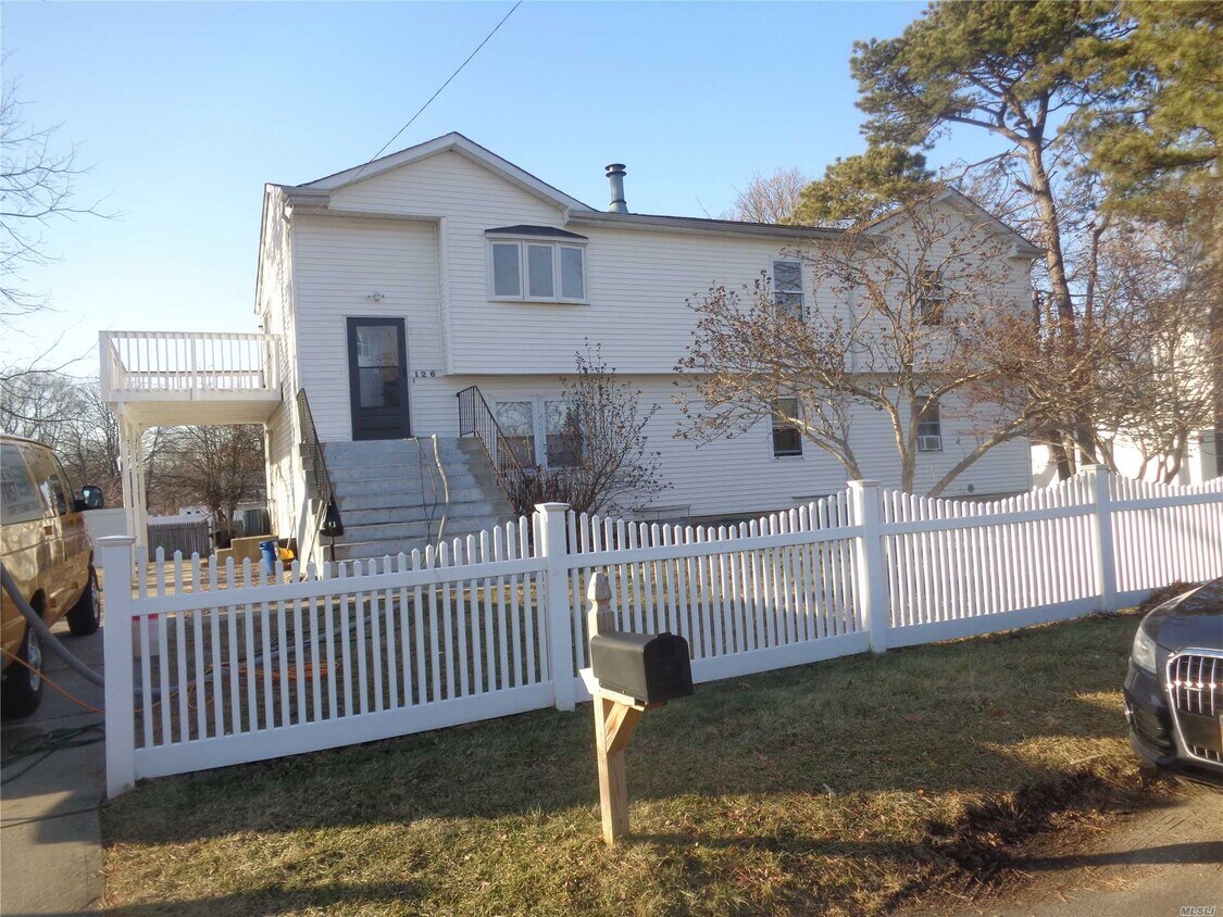 Primary Photo - 126 Maida Ave