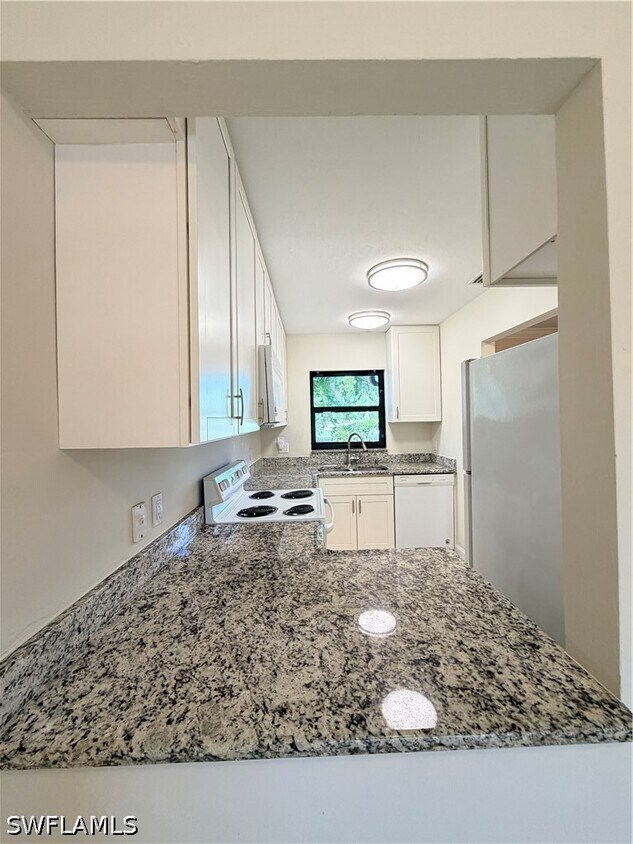 Building Photo - 26560 Southern Pines Dr