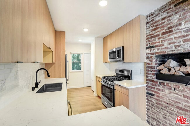 Foto del edificio - 8907 Harratt St