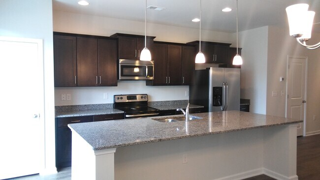 Foto del edificio - Spacious 3 Bedroom Townhome at Wild Wing