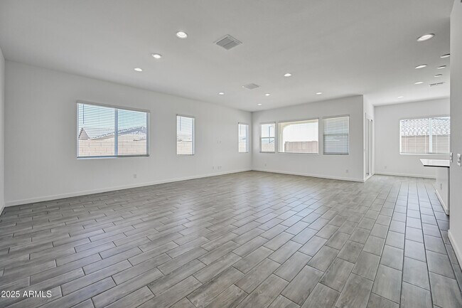Foto del edificio - 14913 W Cottontail Ln