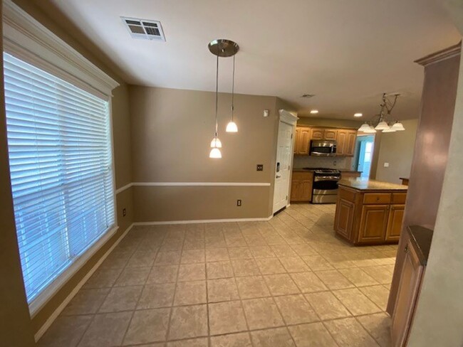 Foto del edificio - 3 Bed, 2 Bath + Office | Jenks, OK | $2200...