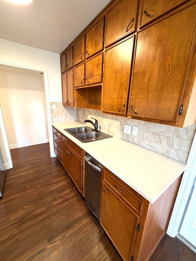 Foto del edificio - Charming 3-Bed, 1-Bath West Sacramento Home – Updated with Solar!