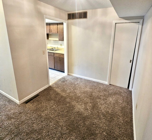 Foto del edificio - 906 E Harding Dr