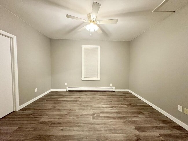 Building Photo - 38 Nichols St