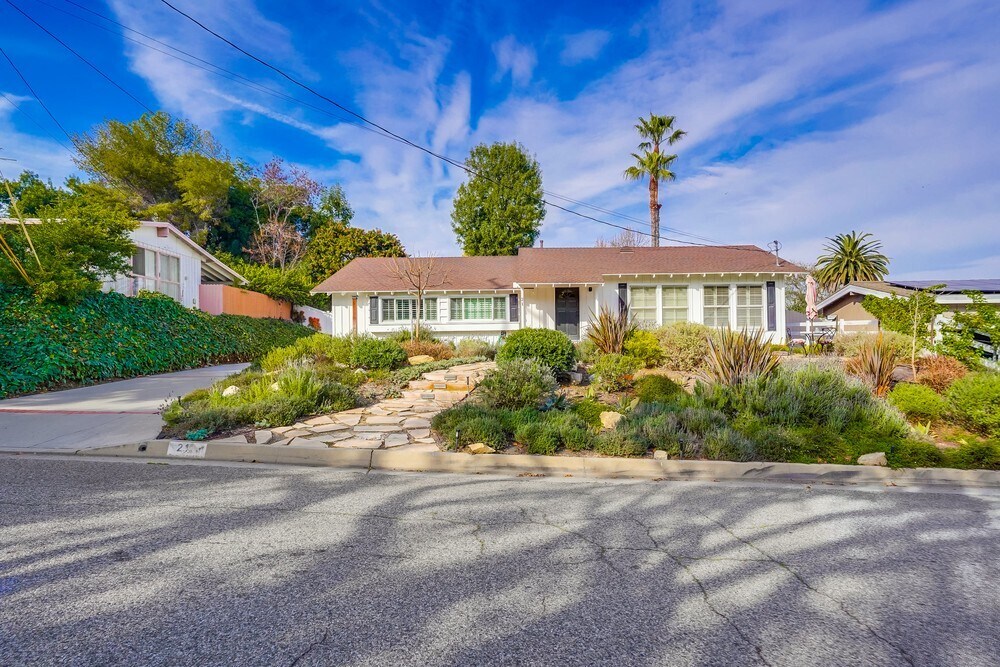Primary Photo - 21 Gaucho Dr
