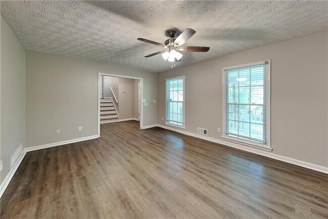 Foto del edificio - 211 Powder Mill Dr