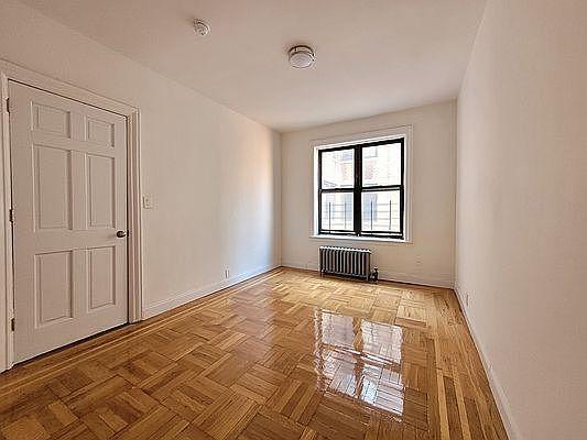 Foto del edificio - 2 bedroom in BRONX NY 10456