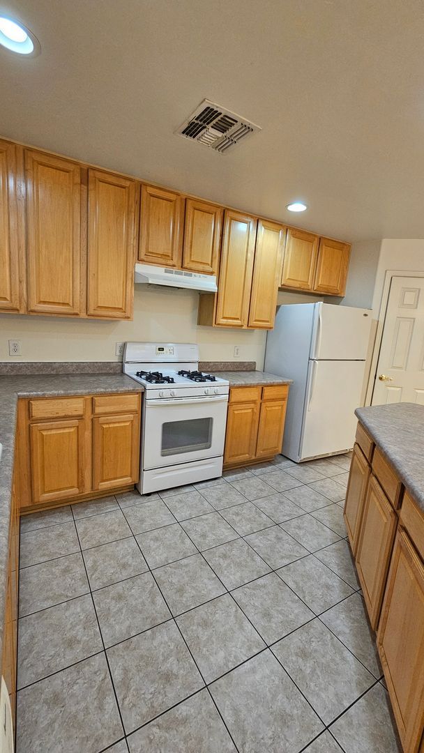 Building Photo - 4209 E Babbling Brook Dr