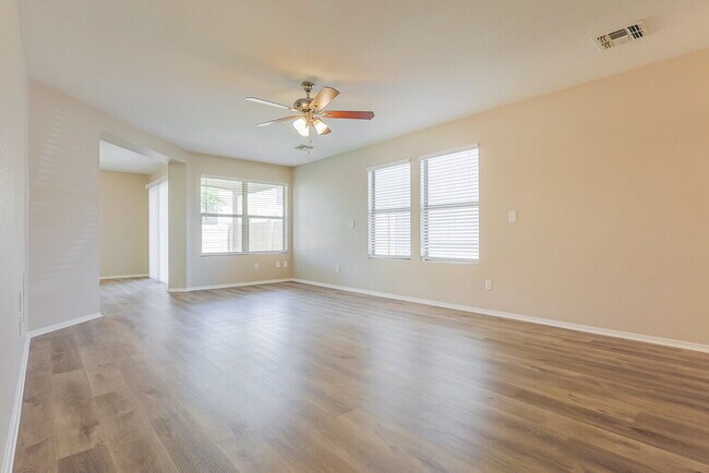Building Photo - 2300 E Gleneagle Dr