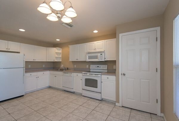 Foto del edificio - 1138 Hightower Ave S