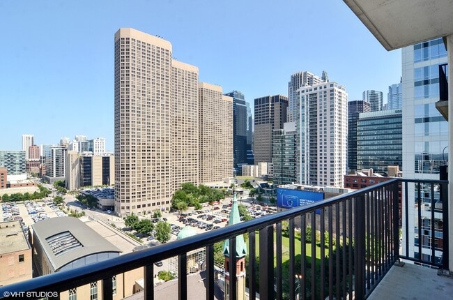 Building Photo - 210 S Desplaines St