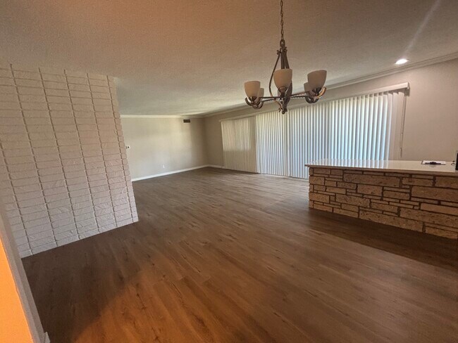 Foto del edificio - 800-818 S Orange Grove Blvd