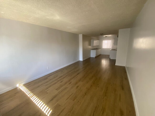 Photo - 8200 Owensmouth Ave (Los Angeles, CA) Apartment