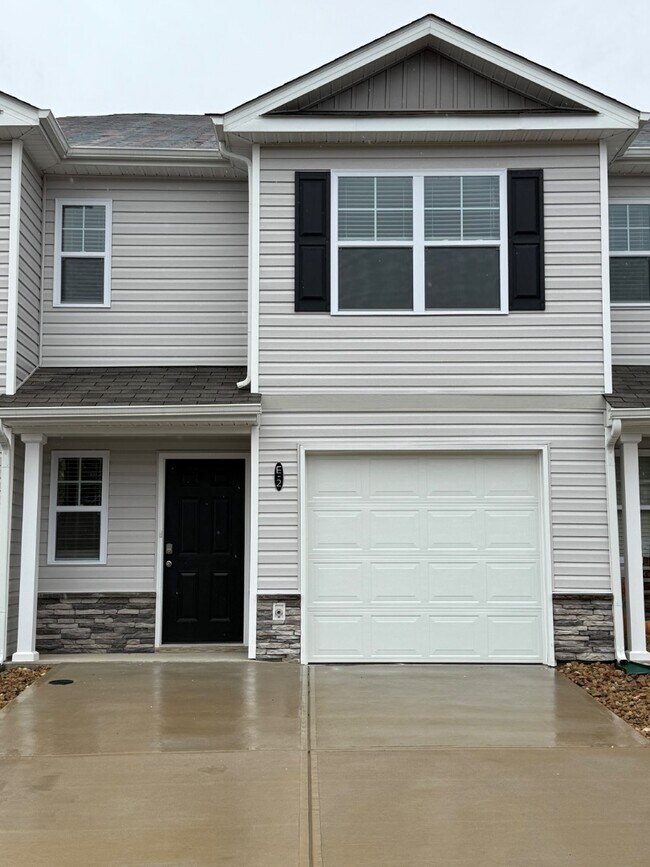 Building Photo - 115 Raceday Center Dr