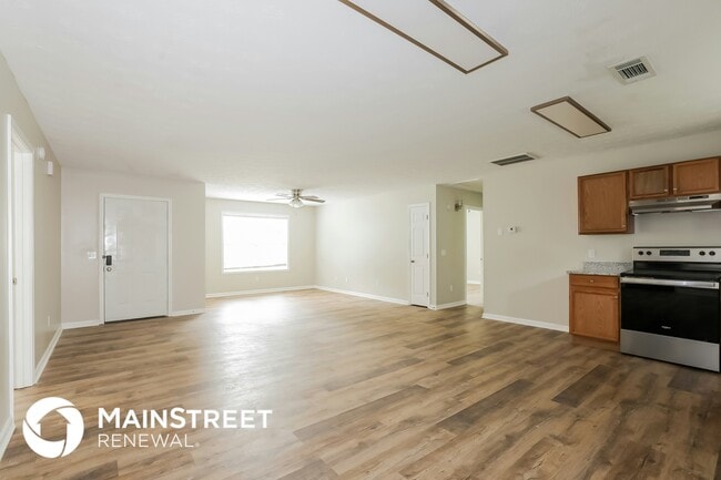Building Photo - 240 Elm Pl