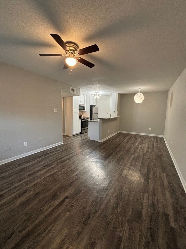 Vinyl flooring available in uptairs & downstairs - Memorial Fountain