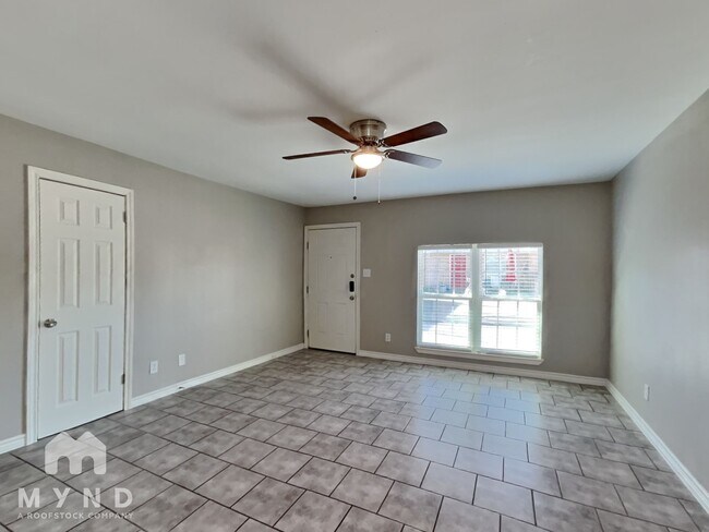 Foto del edificio - 1701 Cardinal Dr