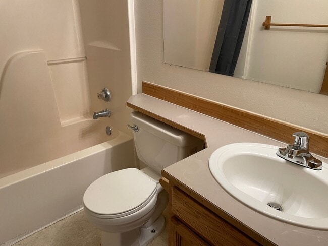 Building Photo - Townhouse Style Duplex for Rent!!
