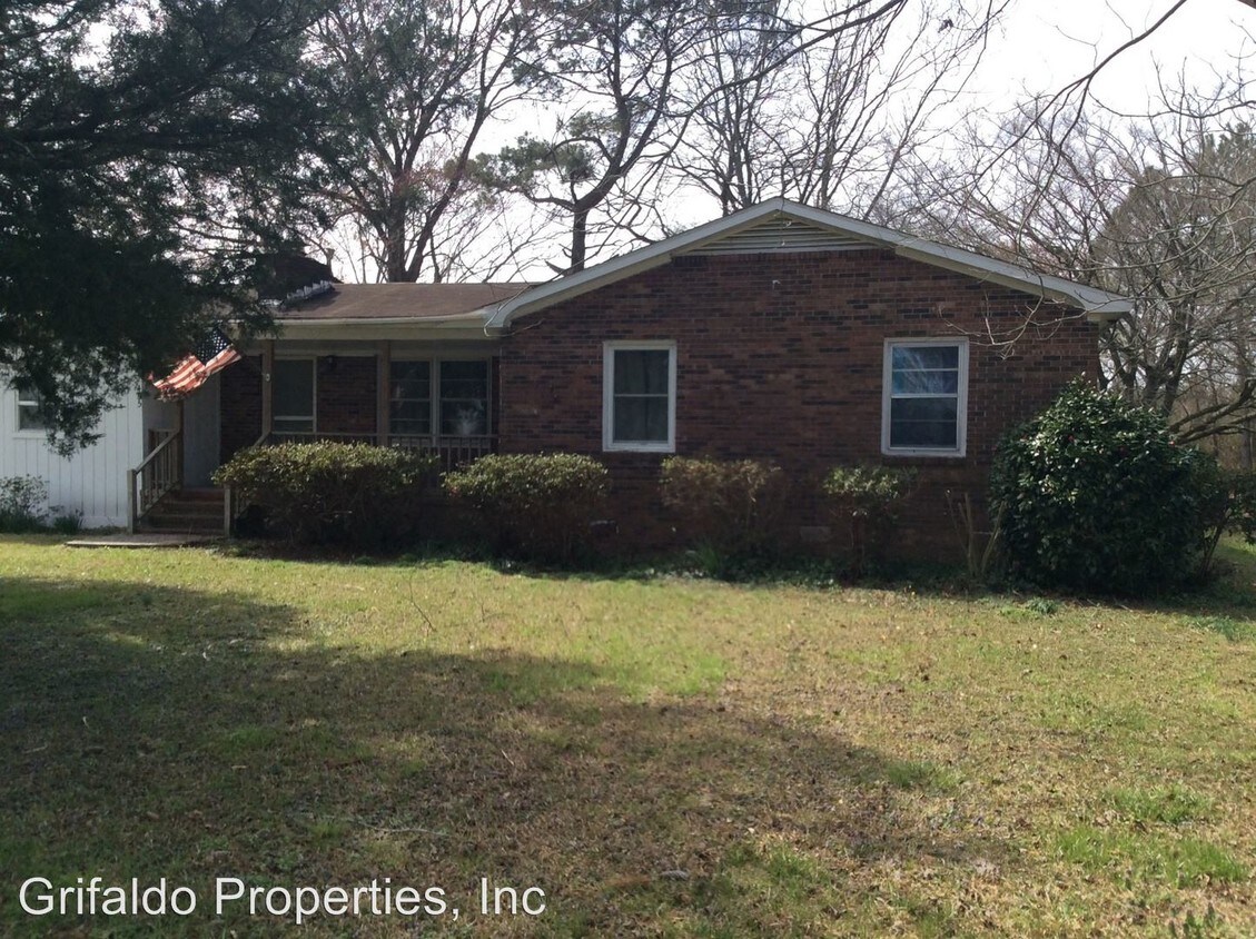 Foto principal - 455 Cedar Fork Rd