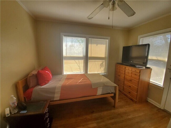 Foto del edificio - 918 E 37th St