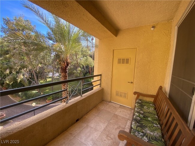 Building Photo - 230 E Flamingo Rd