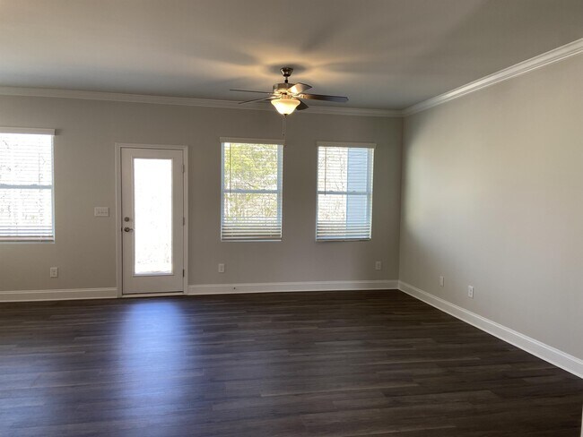 Foto del edificio - 4909 Helmsworth Dr