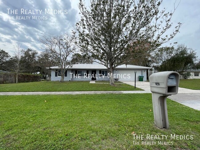 Building Photo - Available March 10th!! Cozy 3 Bedroom and ...