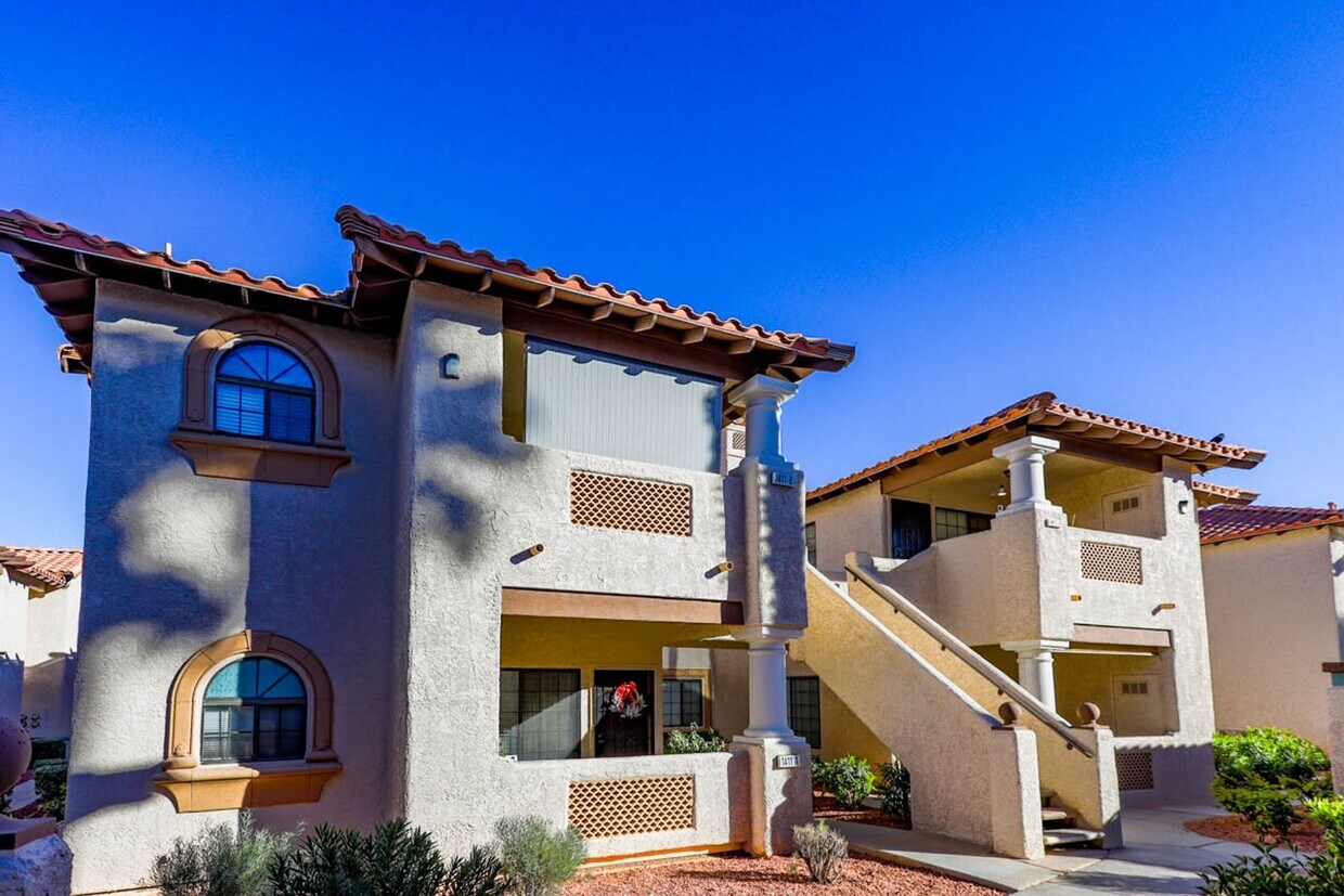 Foto principal - Beautifully 2 Bed, 2 Bath West Las Vegas Condo