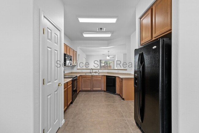 Building Photo - 2566 W Alta Vista Rd