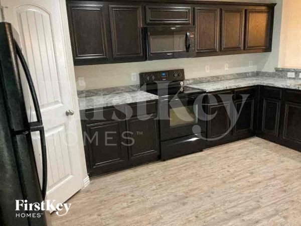 Foto del edificio - 664 River Garden Dr