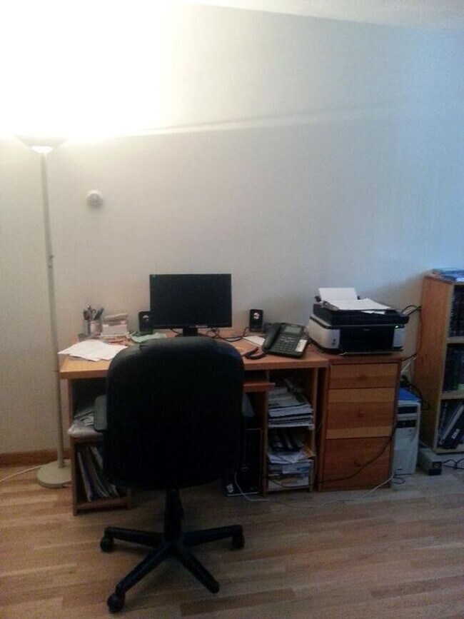 Foto del edificio - NO FEE!!   ALLSTON 1 BED WITH HEAT AND HOT...