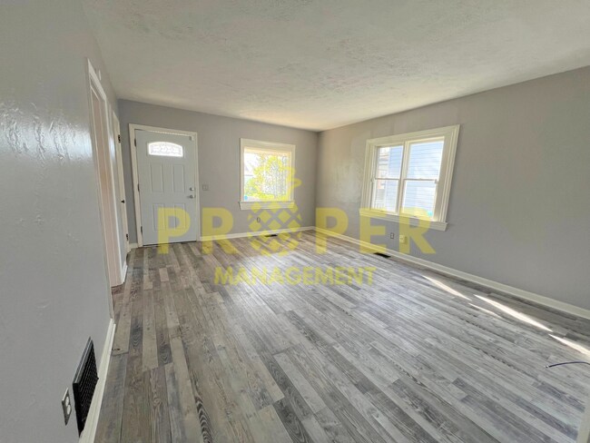 Foto del edificio - 4 bedrooms 1 bathrooms house for rent