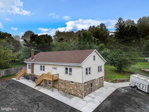 Building Photo - 71 Dreamland Park Dr