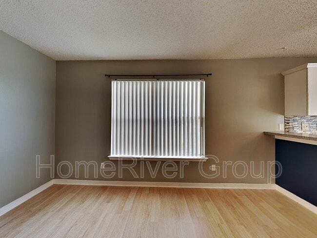 Building Photo - 352 Apple Dr