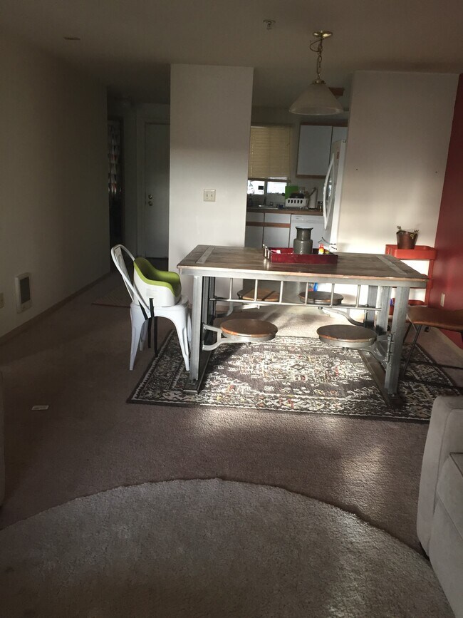 dinning room - 5000 Lake Washington Blvd NE