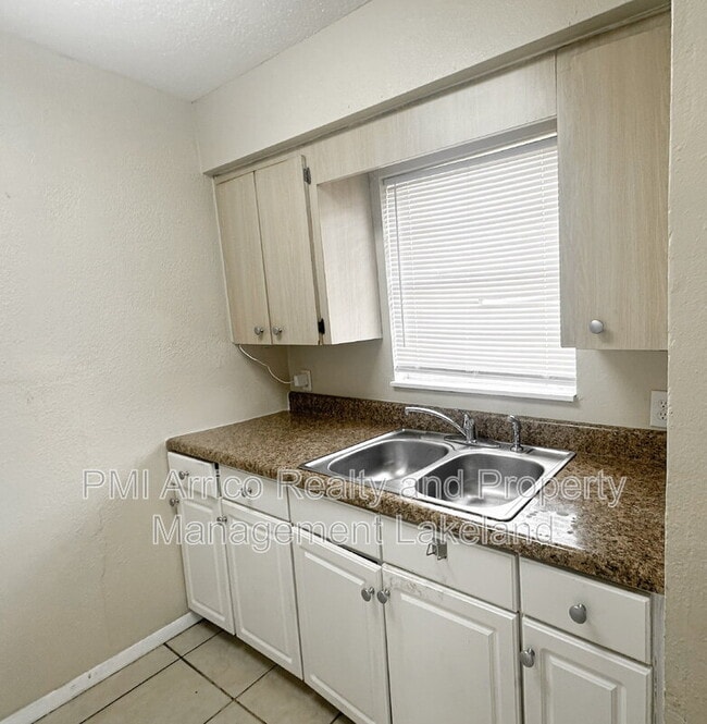 Building Photo - 3214 Crystal Hills Loop S