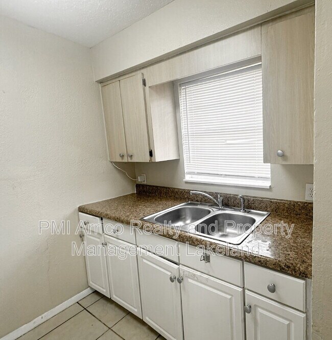Foto del edificio - 3214 Crystal Hills Loop S