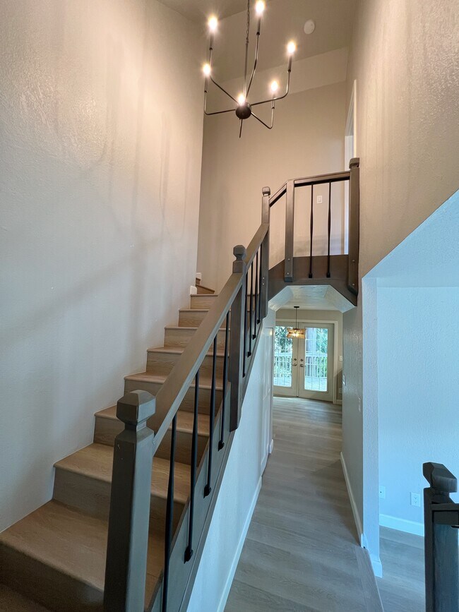 Entry/Staircase - 15511 45th Pl W