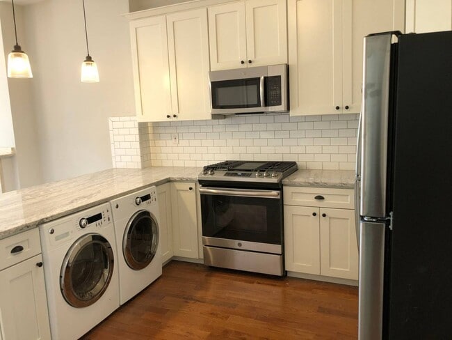 Building Photo - 12 Chel