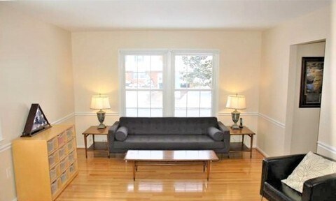Foto del edificio - Spacious 4Bd/2.5Bth Single-Family Home with Garage & Fenced Yard – Prime Location!