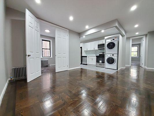 Foto del edificio - 3 bedroom in BRONX NY 10462