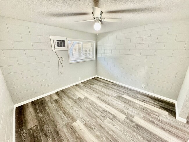 Building Photo - Remodeled 1bd/1bth Apartment on Ground Flo...