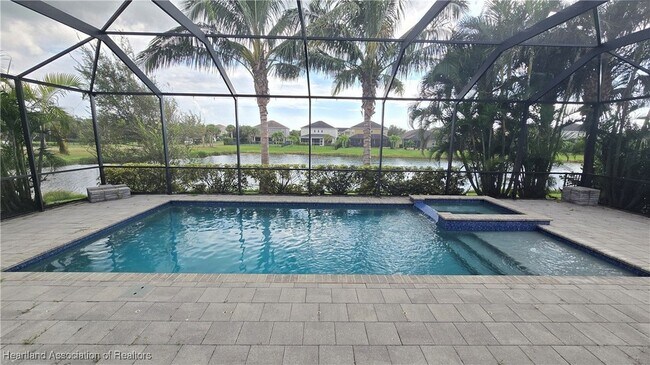 Foto del edificio - 6001 Anise Dr