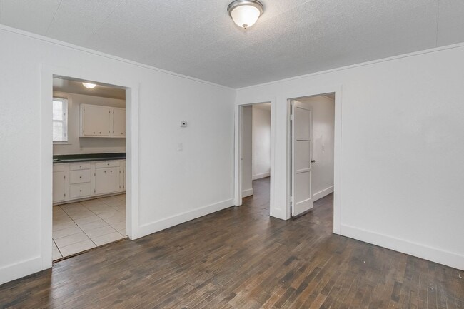 Building Photo - 3 bedroom 1 bath home