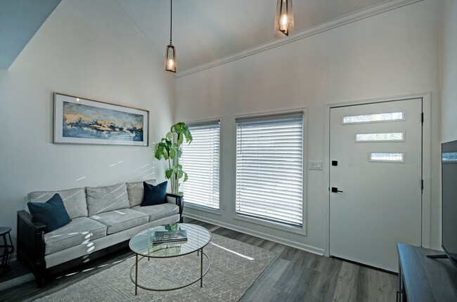 Living Room - 3308 Northview Dr