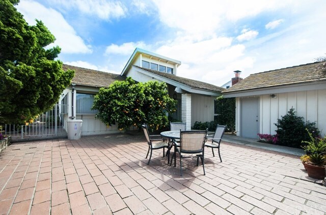 Foto del edificio - 24 Cypress Tree Ln