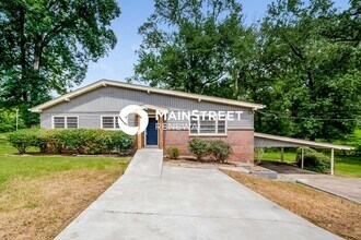 Building Photo - 830 Heflin Ave E