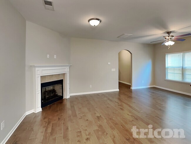 Foto del edificio - 2151 Cason Ln
