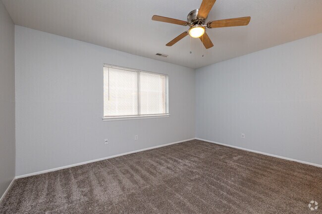 3HAB, 2BA - 1250 ft² - 1er dormitorio - Whitehall Apartments